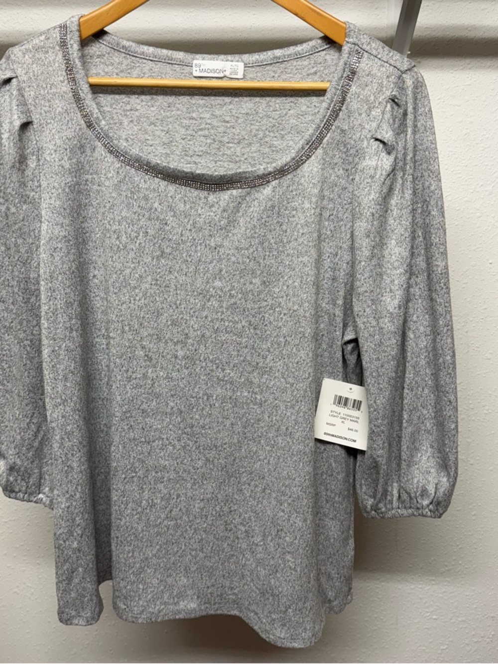 NWT 89th & Madison Heather Gray Scoop Neck Long Sleeve Top with Trim
